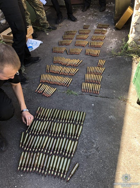 В Мариуполе полиция обнаружила склад оружия