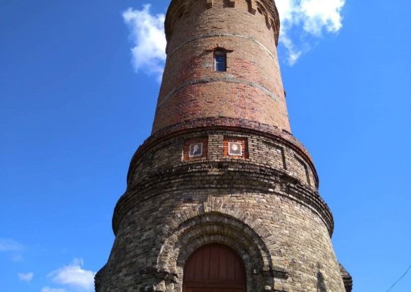 На Украине потребовали демонтировать мозаичные изображения Ленина и Сталина на водонапорной башне в Черниговской области