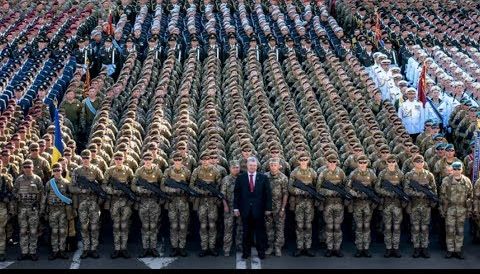 Парад во время чумы | Парад в Киеве не обошелся без Томоса | Халдеи Дякулы пакуют чемоданы | Жители Авдеевки послали Порошенко | и др.