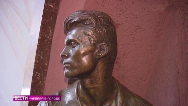 Не просто "Студент": история героя с "Площади революции"