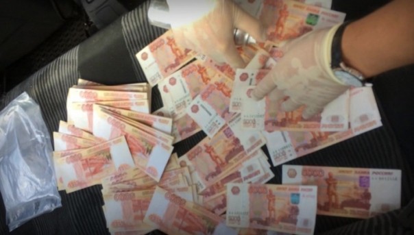 В Оренбурге задержали заместителя мэра | В Самаре во время получения взятки поймали главу Отделения по контролю за оборотом наркотиков