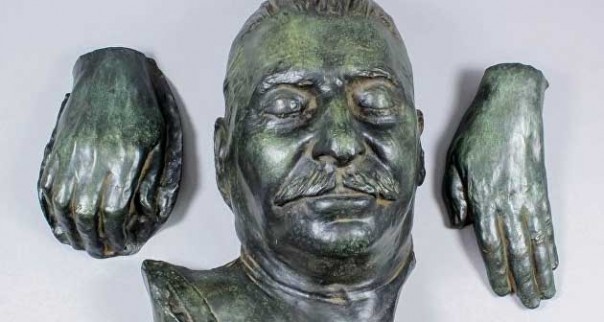 В Великобритании на аукционе продали посмертную маску Сталина