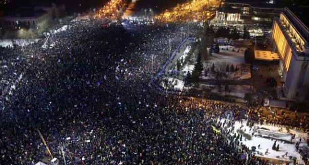 В Румынии майдан: протестующие в Бухаресте пошли на штурм правительства