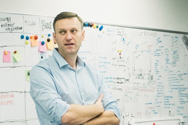 Мерч Навального: очередной способ заработка любящего курорты блогера