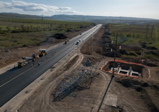 В Крыму начали асфальтировать все участки трассы "Таврида"