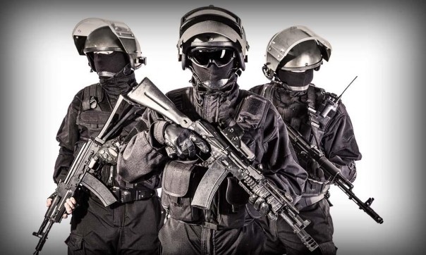В США сравнили оснащенность спецназа Америки и России