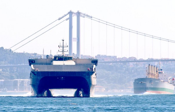 Американский десантный корабль вошел в Черное море