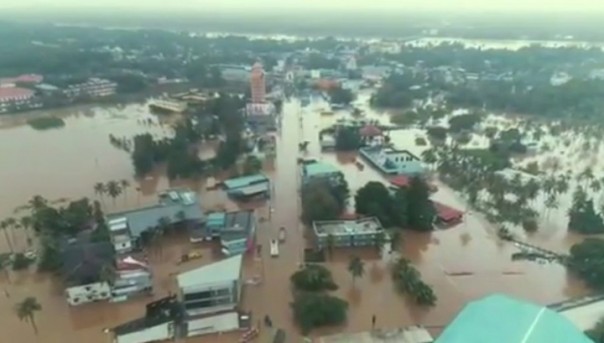 Наводнение века в Индии: погибли более 330 человек