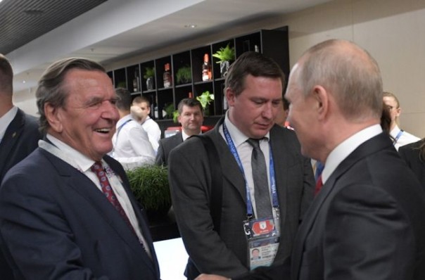 СМИ: Путин может стать гостем на свадьбе Шрёдера | В Кремле не подтвердили сообщения о планах Путина посетить свадьбу Шрёдера