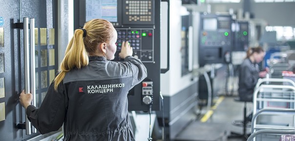 Новейший АК-308 и робот Игорек стали «бомбами» форума «Армия 2018»