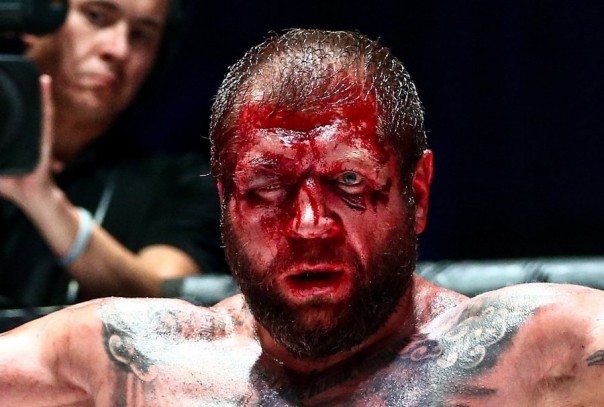 Емельяненко выписался из больницы и подал документы в чеченский вуз