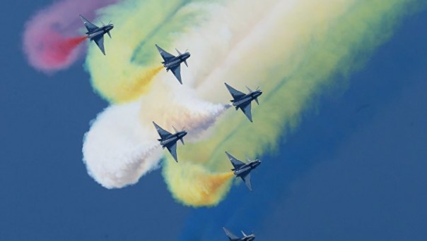 На "Армии-2018" китайские летчики впервые выступили с воздушной программой