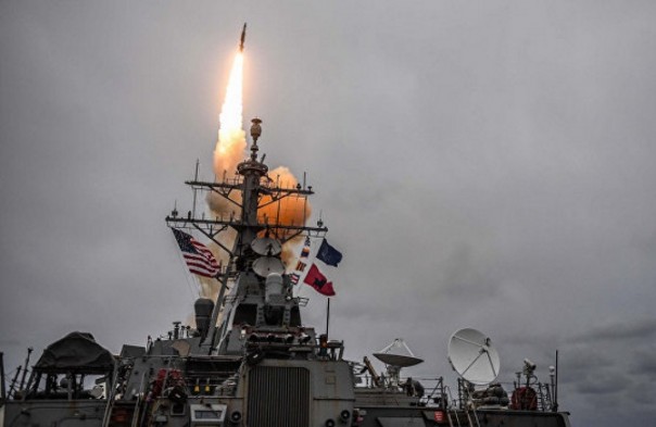 США перебросили в Персидский залив эсминец для удара по Сирии