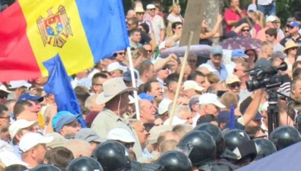 В Молдавии протестующие обещают устроить всеобщую забастовку