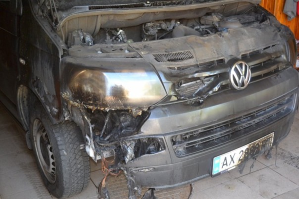 Под Харьковом подожгли авто депутата