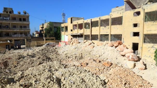 «Бочки без маркировки»: в Минобороны сообщили о доставке «Белыми касками» химикатов на склад боевиков в Идлибе