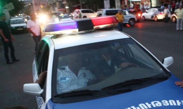 Люди с автоматами напали на особняк экс-главы Кассационного суда Армении