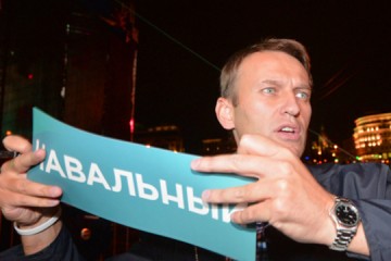 Почему Навальный бьется в истеричных конвульсиях?