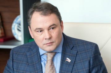 Толстой объяснил нападение подростков на жителей Санкт-Петербурга реформой образования