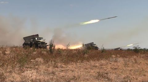 Осторожно, работают "Грады" Новороссии: взрывное видео!