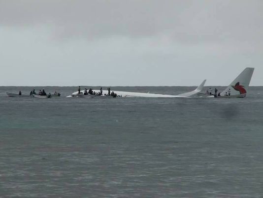 Пассажирский Boeing совершил аварийную посадку на воду в Микронезии
