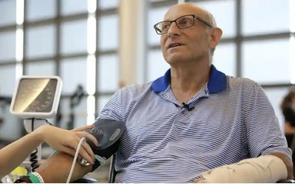 Американец избил акулу и спасся от её зубов