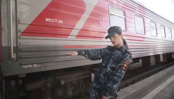 Транспортные полицейские из Новосибирска сняли неоднозначный клип