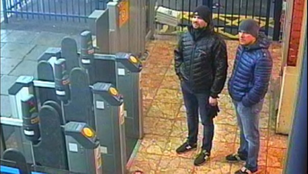 «Это чересчур даже для Путина!» — обнаружена нестыковка на фото «отравителей» Скрипалей