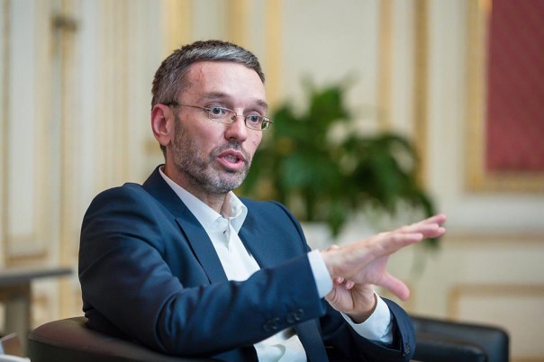 Министра внутренних дел Австрии заподозрили в работе на Россию