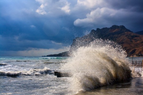 У берегов Крыма спасен экипаж буксира, который потерпел бедствие