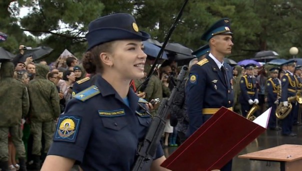 В Краснодаре будущие военные летчицы приняли присягу