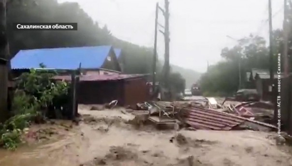 Супертайфун добрался до России