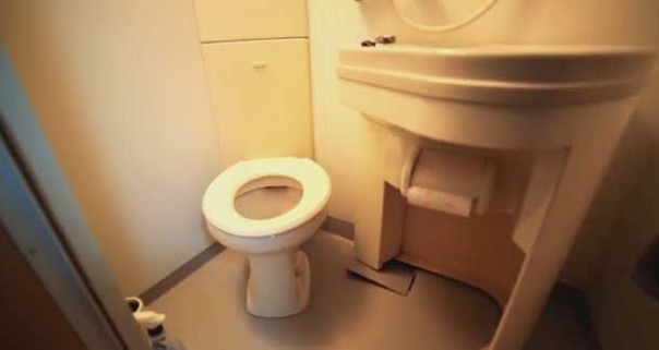 В Японии люди живут бедно, а в России все шикуют и жалуются на жизнь!