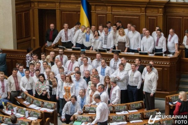 В Раде готовят тотальную украинизацию страны с наказанием "за неуважение"