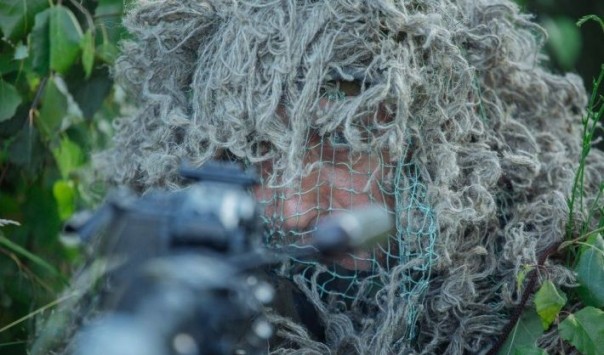 Украинский снайпер убил помогавшего мирным жителям безоружного ополченца