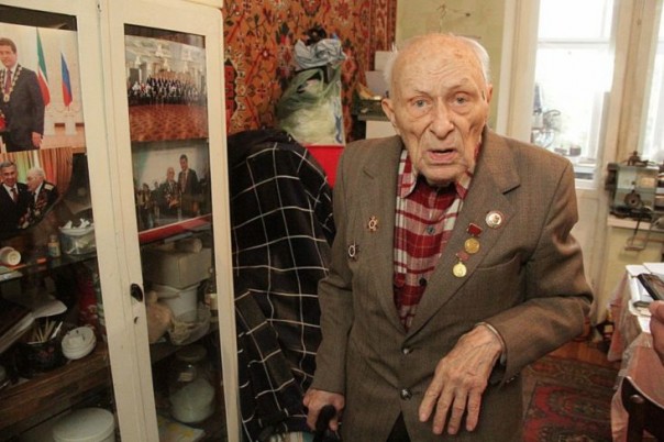 "Обещали паяльник в одно место". Как казанские чиновники 92-летнего деда травят