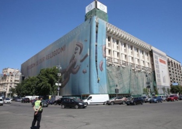 На месте расстрела «Небесной сотни» мэр Кличко открывает шикарный ТРЦ «Майдан-плаза». Вместо Музея революции