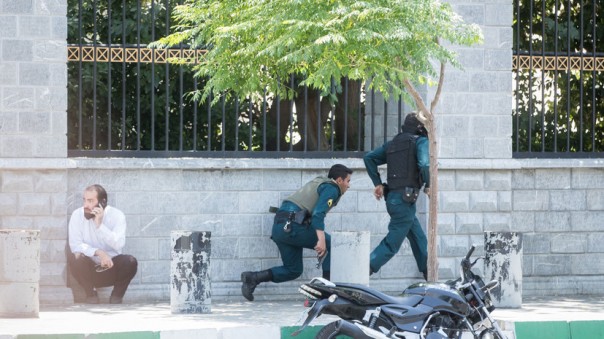 10 человек погибли и более 21 пострадали в результате теракта в Иране во время военного парада