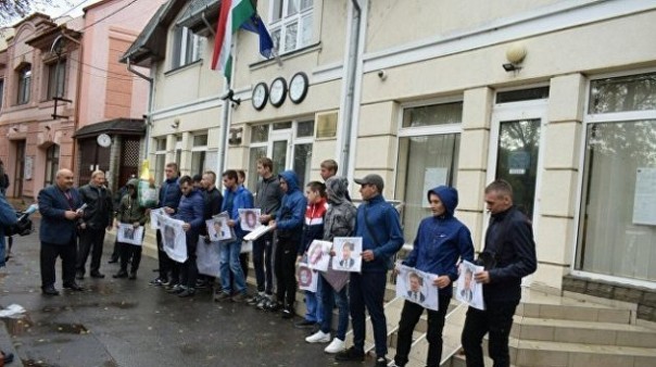 «Свобода» пикетировала консульство Венгрии в Берегове