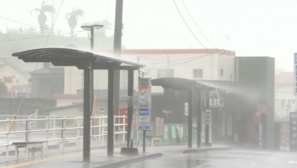 К Японии приближается еще один страшный шторм