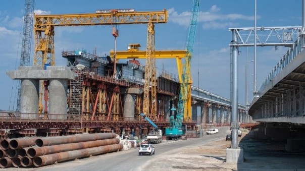 Ротенберг прокомментировал инцидент с падением железнодорожного пролета Крымского моста в пролив