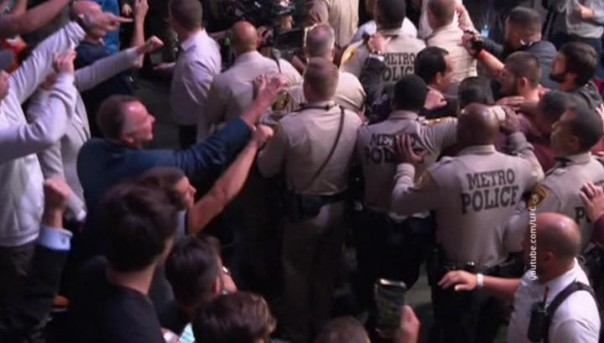 Нурмагомедов победил Макгрегора. Между фанатами получилась ничья