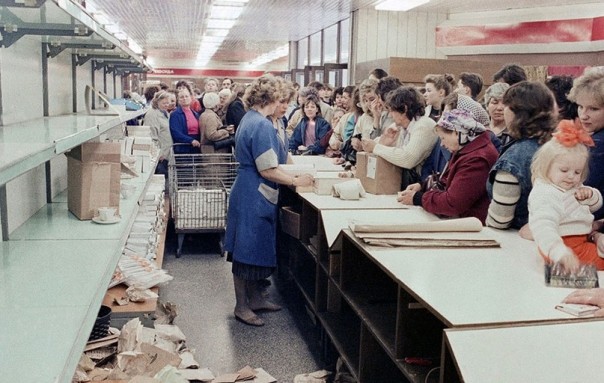 Как и зачем Горбачёв создал дефицит продуктов?