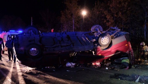 ДТП в Чувашии: столкнулись фура и микроавтобус, 12 человек погибли