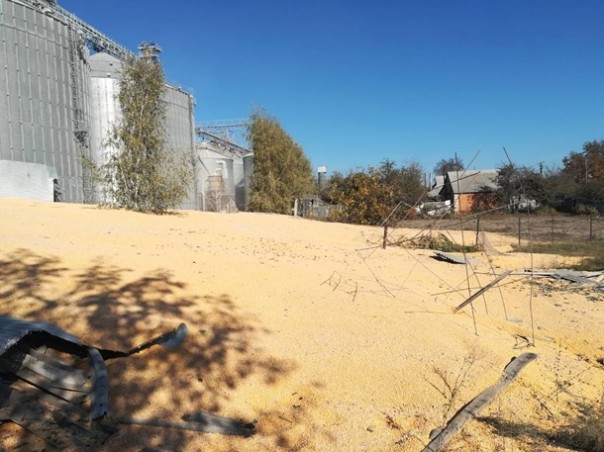 Море попкорна: Под Сумами взорвался элеватор с кукурузой