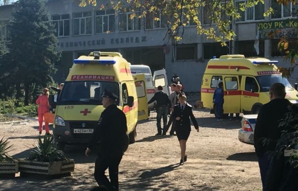 Число погибших при нападении на керченский колледж увеличилось до 19 | В доме керченского стрелка проходят обыски