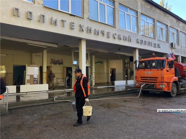 Тело керченского стрелка до сих пор не предали земле | Керчь: политех отмывают после взрыва и стрельбы [18+]