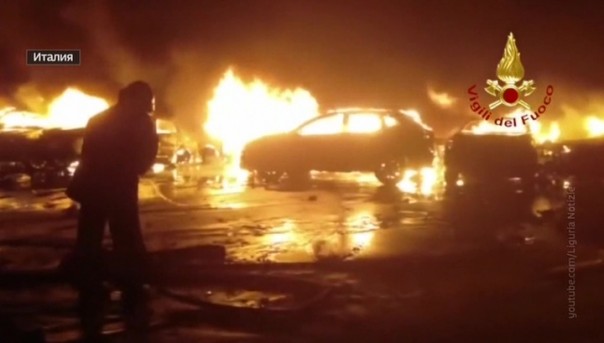 В итальянском порту сгорели сотни новых Maserati