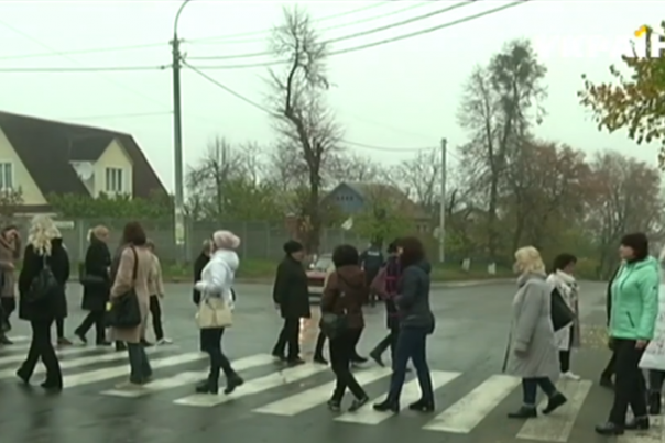 В Черкасской области учителя перекрыли дороги из-за долгов по зарплате