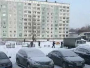 Жителей Кузбасса удивила аномальная детская площадка: чиновники установили детскую площадку, сняли её на видео и увезли